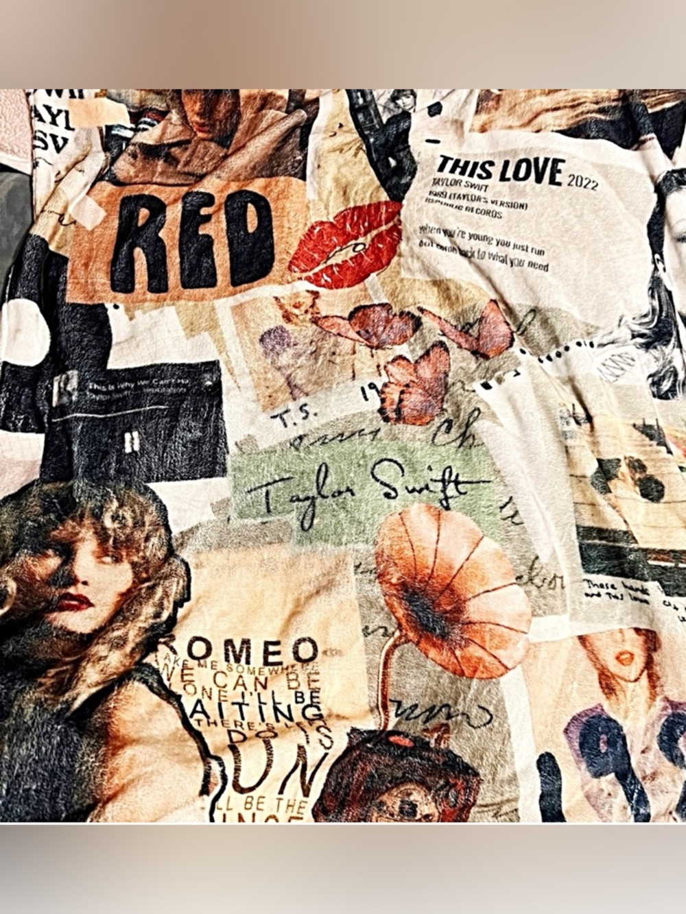 Taylor Swift Graphic Soft Fluffy Blanket